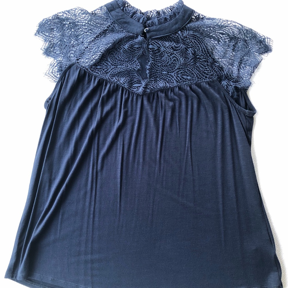 NWOT beautiful Victorian-esque blue laced blouse👑